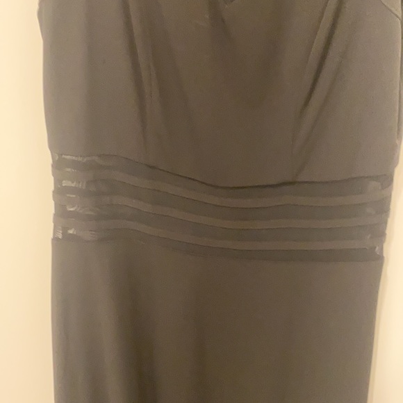 Beautiful gown - Picture 3 of 5